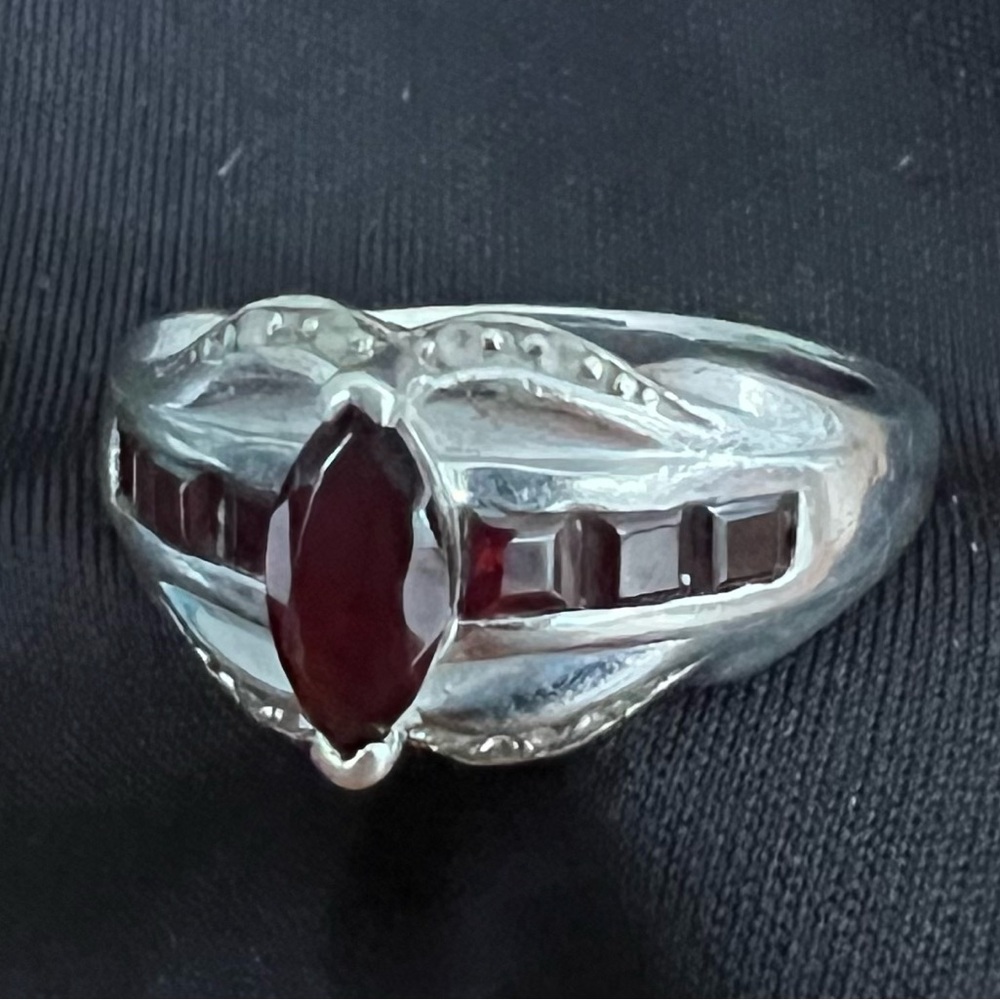 Silver red stone ring